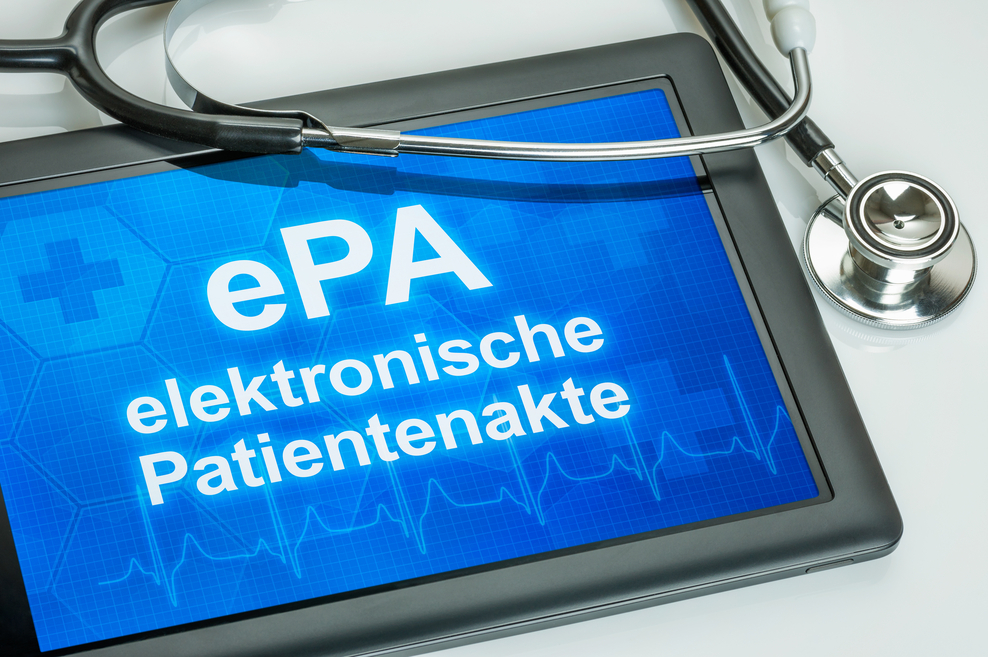 Symbolbild mit den Worten elektronische Patientenakte auf einen Tablet Computer.